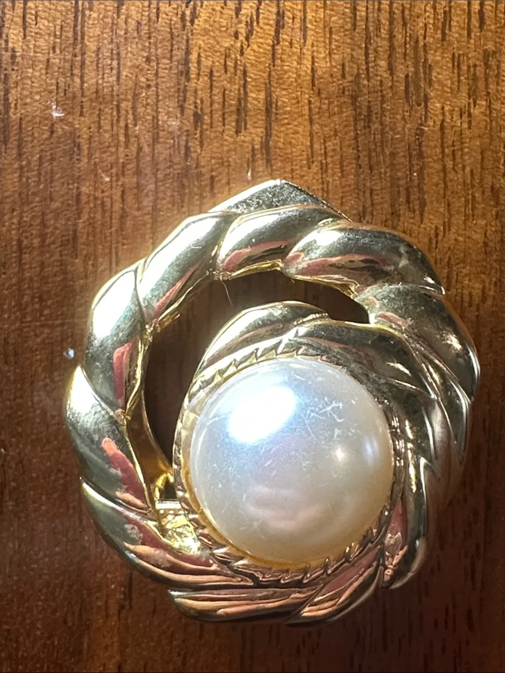 Vintage Gold-Tone Pearl Statement Scarf Clip